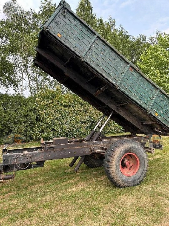 Benne Basculante Hydraulique – 8 Tonnes